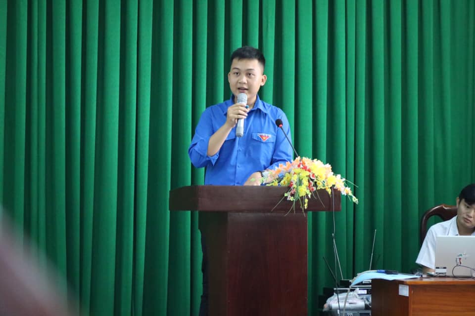 Đ/c Nguyễn Duy (Bí thư BCH Đoàn trường nhiệm kỳ 2018-2019) trình bày báo cáo kết quả hoạt động