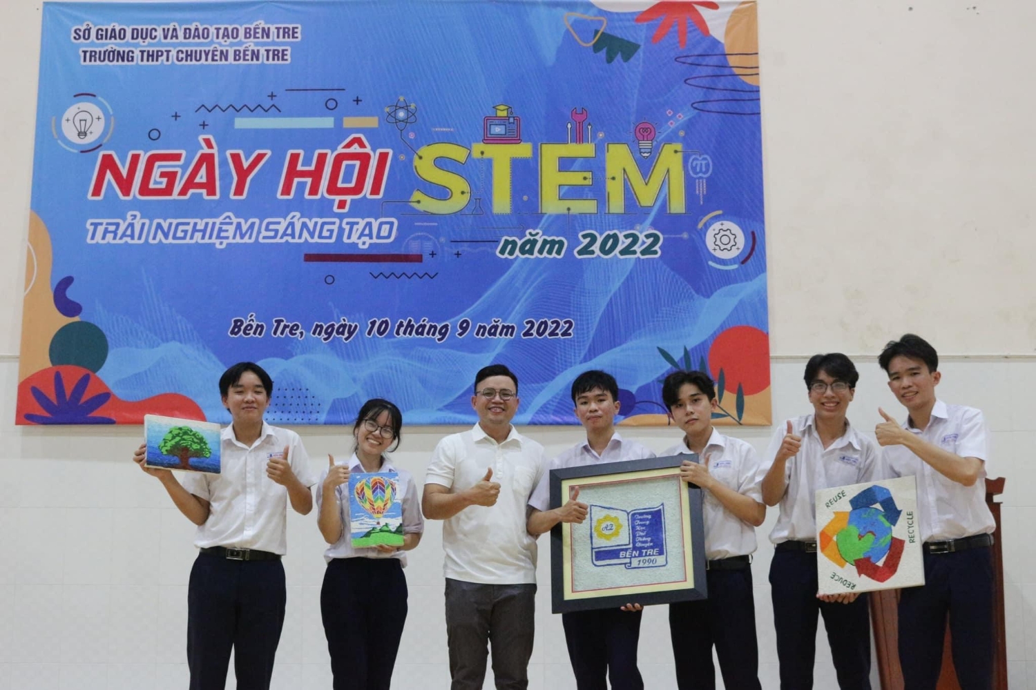 Ngày hội STEM - TRẢI NGHIỆM SÁNG TẠO trường THPT Chuyên Bến Tre năm 2022